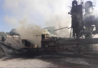 Αγρίνιο: Ένας νεκρός σε μεγάλη φωτιά σε εργοτάξιο στην περιοχή Λεπενού