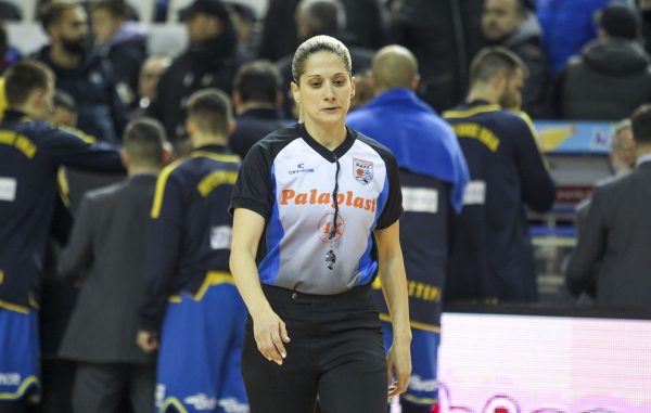 Παναθηναϊκός – Ολυμπιακός: Στο game 2 η Τσαρούχα – Οι διαιτητές στους τρεις τελικούς