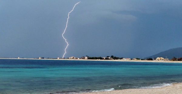 Χαλκιδική: Επί 45 λεπτά έκαναν ΚΑΡΠΑ στην 13χρονη που χτυπήθηκε από κεραυνό – Σοκαρισμένοι οι γονείς της