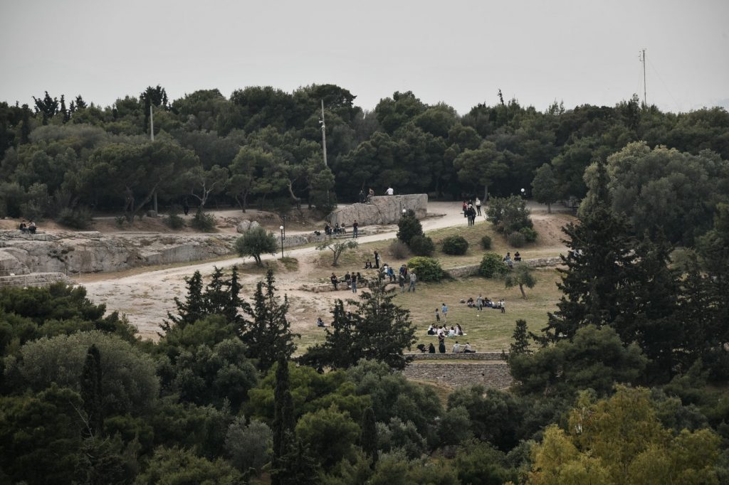 Ξέσπασε φωτιά στο λόφο του Φιλοπάππου