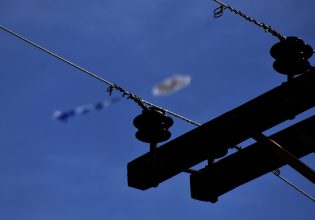 Νότια προάστια: Χωρίς ρεύμα πολλές περιοχές μετά από έκρηξη σε υποσταθμό του ΔΕΔΔΗΕ