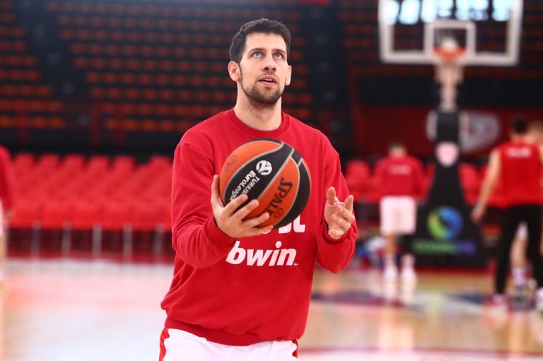 Αποχωρεί από τον Ολυμπιακό ο Λούντζης