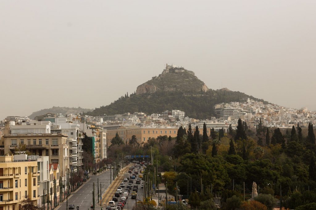 Καιρός: Η αφρικανική σκόνη «ανάχωμα» στην άνοδο της θερμοκρασίας – Καυτές προβλέψεις για 40άρια στην Αθήνα