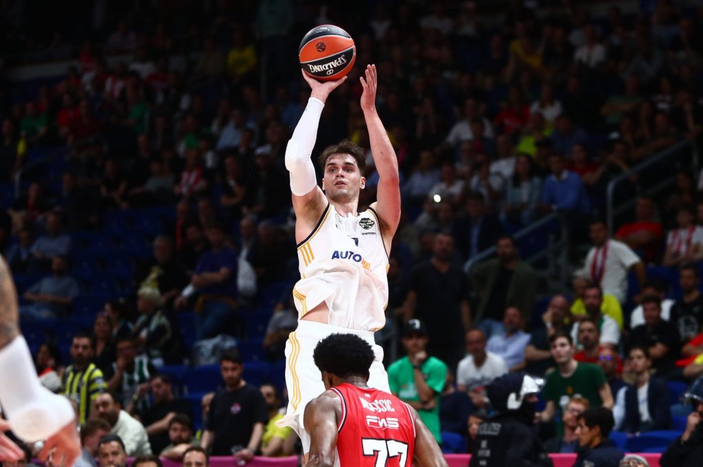 Ανατροπή: «Η Μπαρτσελόνα απέσυρε το ενδιαφέρον της για τον Χεζόνια»