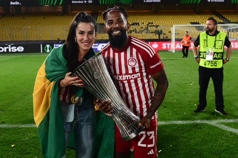 Ο Ροντινέι έκανε τατουάζ την κούπα του Conference League (pic)