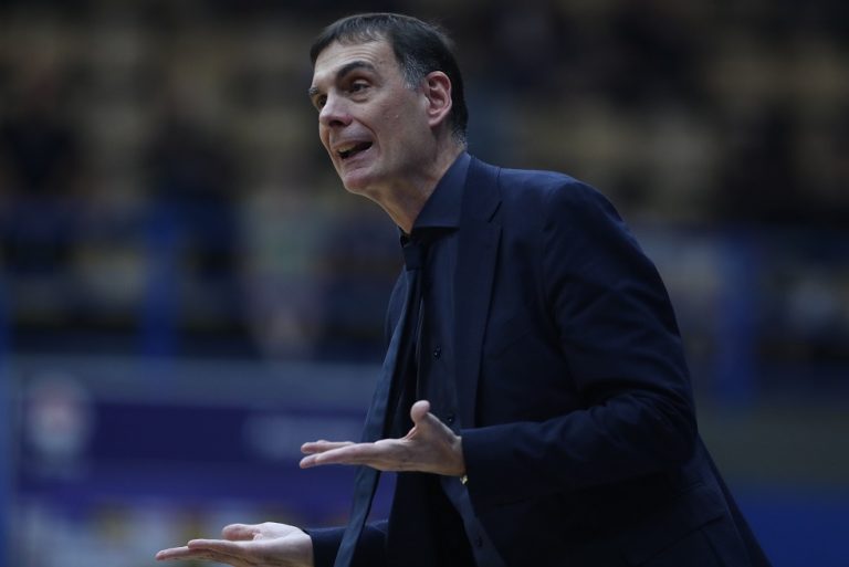 Ένταση με Μπαρτζώκα και τον κόσμο του Περιστερίου