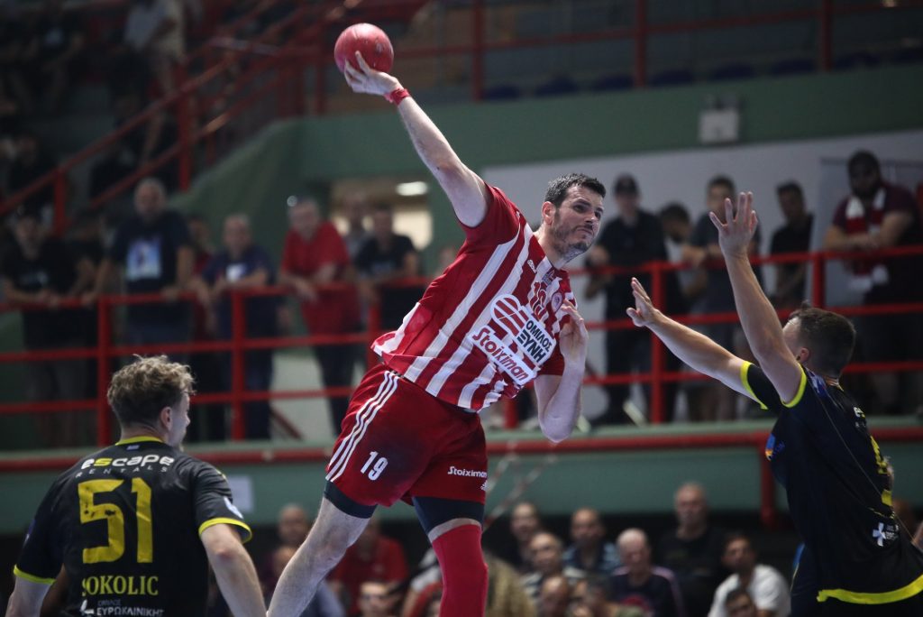 Ολυμπιακός – ΑΕΚ 25-23: Πήρε το ντέρμπι και έκανε το 1-0 στους τελικούς