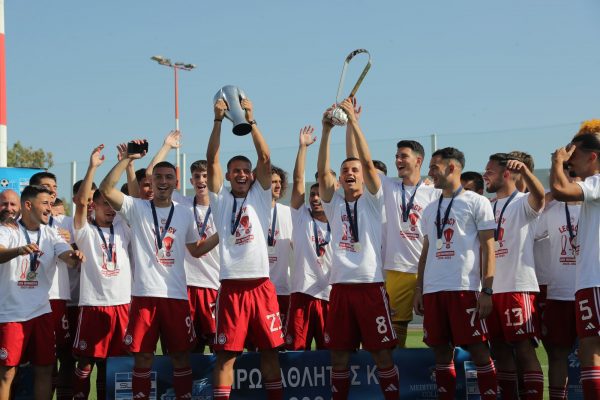 Η απονομή του πρωταθλήματος στην Κ19 του Ολυμπιακού (pics, vid)