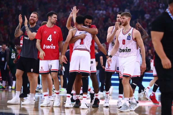 Η «ερυθρόλευκη» παρακάμερα του δεύτερου τελικού: Η αποθέωση του Μπαρτζώκα και το «καυτό» ΣΕΦ (vid)