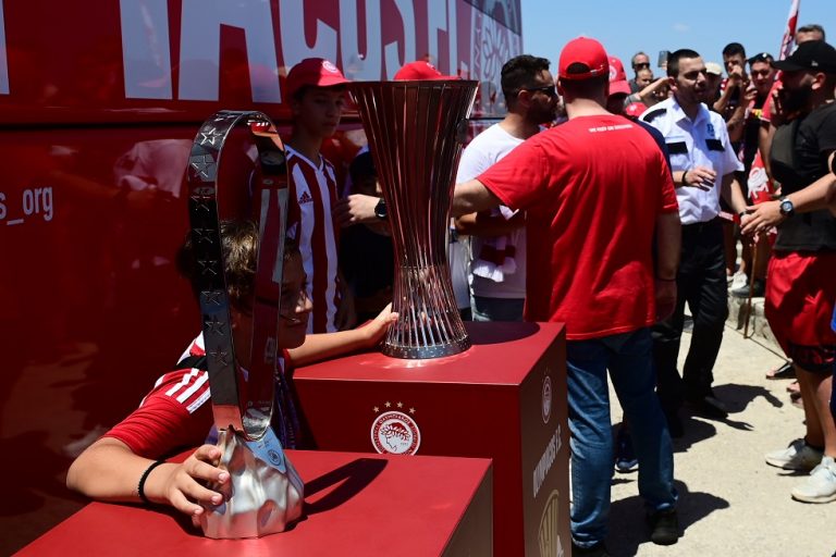 Στην Αίγινα τα ευρωπαϊκά τρόπαια του Ολυμπιακού (pics)