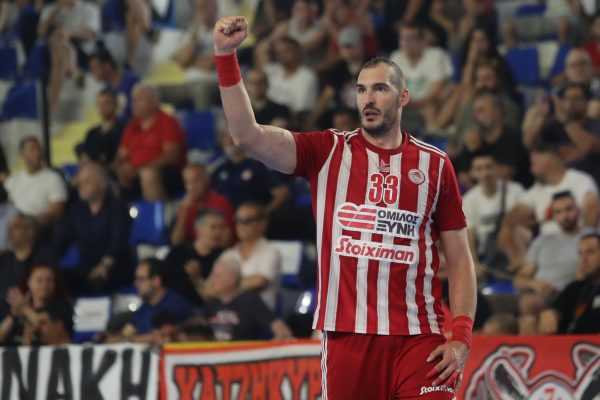 Ολυμπιακός – ΑΕΚ 24-22: Μεγάλη νίκη και άλμα τίτλου για τους «ερυθρόλευκους»