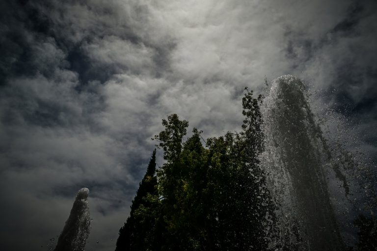 Άστατος ο καιρός σήμερα – Πού θα σημειωθούν βροχές και καταιγίδες