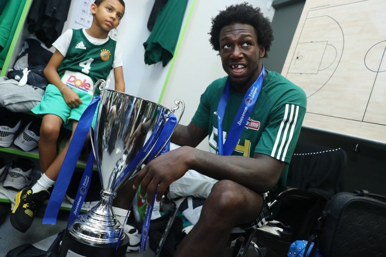 Τρελαμένος οπαδός του Παναθηναϊκού έκανε τατουάζ τον Ναν με τα σπασμένα δόντια (pic)