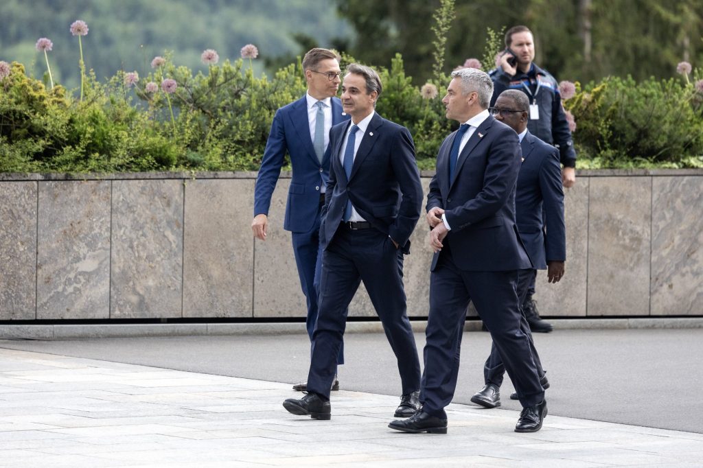 Τετ α τετ Μητσοτάκη με Βαρθολομαίο στην Ελβετία – Συζητήθηκε η επαναλειτουργία της Σχολής της Χάλκης