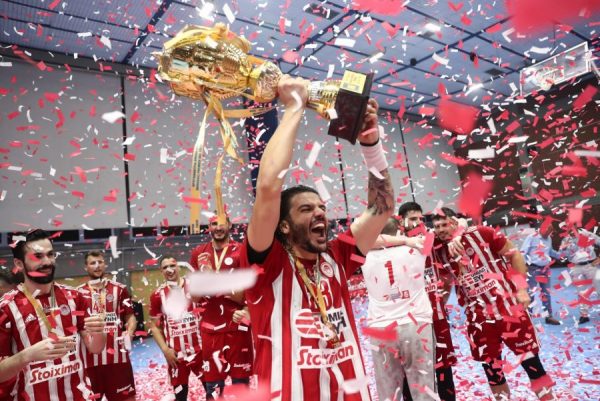 Το πάρτι των ερυθρόλευκων για την κατάκτηση του τίτλου στην Handball Premier (pics)