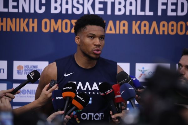 Αντετοκούνμπο: «Έχω να παίξω μπάσκετ 2,5 μήνες, αλλά είμαι καλά»