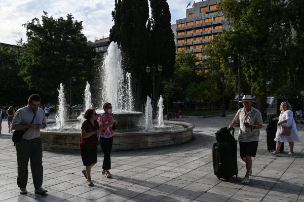 Καιρός: Με μποφόρ και 37αρια ο καιρός τη Κυριακή