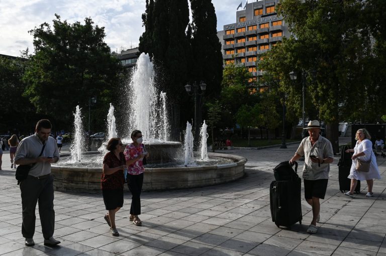 Καιρός: Με μποφόρ και 37αρια ο καιρός τη Κυριακή