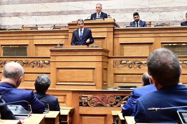 Οι γαλάζιες «εκρήξεις» και τα αυστηρά μηνύματα του Μητσοτάκη