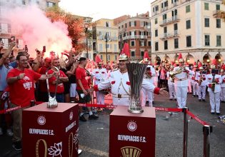 Oλυμπιακός: «Ερυθρόλευκη» τρέλα και στην Κέρκυρα για τις δύο ευρωπαϊκές κούπες (pics)