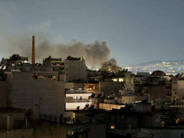 Κάτω Πατήσια: Φωτιά σε διαμέρισμα – Απεγκλωβίστηκαν δύο γυναίκες