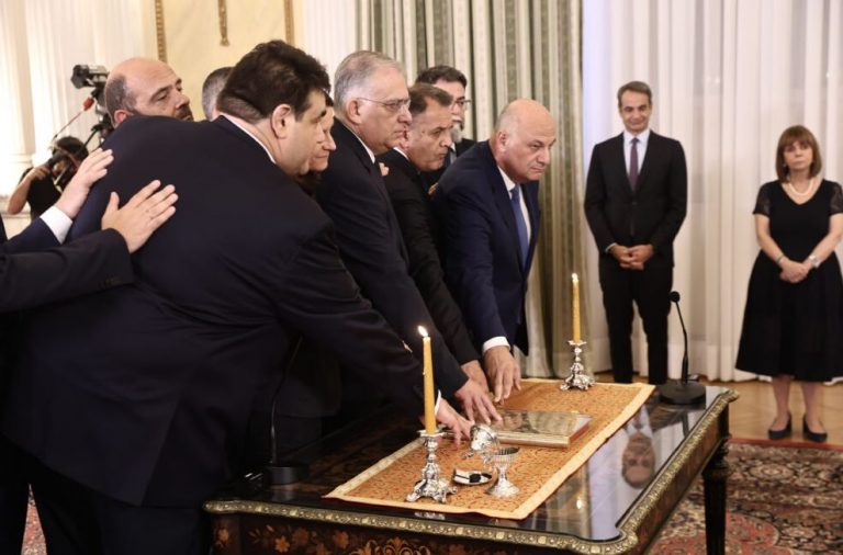 Δείτε live την ορκωμοσία της νέας κυβέρνησης