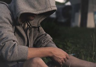 Ναρκωτικά: Σχεδιασμός πρόληψης και απεξάρτησης μόνο για τρία χρόνια