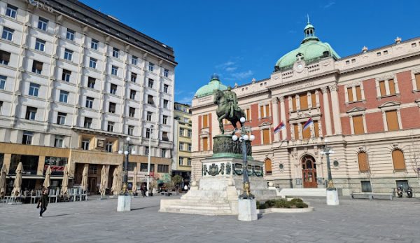 Βελιγράδι: Διακήρυξε την ενότητα του σερβικού έθνους σε εθνική συνέλευση – Χαιρέτησε η Μόσχα