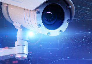 Ο ελεγκτής εισιτηρίων, η κάμερα κι εμείς