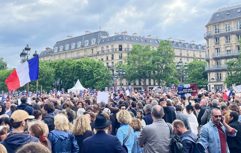 Γαλλία: Σε σοκ η χώρα μετά τον ομαδικό βιασμό 12χρονης από 13χρονους που την φώναζαν «βρωμοεβραία»