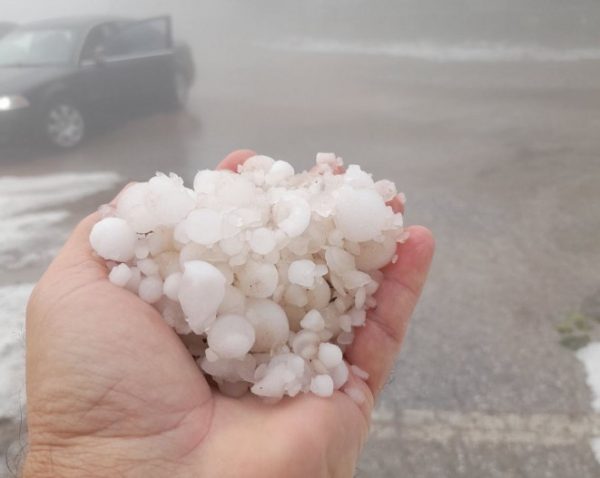Χαλάζι: Πώς εξηγείται η σφοδρή χαλαζόπτωση μέσα στο καλοκαίρι – «Άσπρισαν» χωριά σε Τρίκαλα, Φθιώτιδα