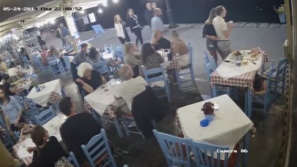 Αλιβέρι: 13χρονος πνιγόταν από φαγητό και σώθηκε από φίλο του με γνώσεις πρώτων βοηθειών