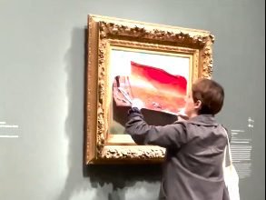 Ακτιβίστρια κάλυψε πίνακα του Μονέ στο Μουσείο Ορσέ με αφίσα