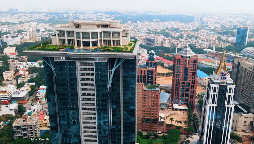 Τέξας: Kαμηλοπάρδαλη αρπάζει και σηκώνει στον αέρα 2χρονο κοριτσάκι (βίντεο σοκ)