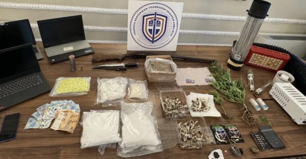 ΕΛ.ΑΣ: Εξαρθρώθηκε σπείρα διακίνησης ναρκωτικών – Ειδικός φρουρός ανάμεσα στους συλληφθέντες