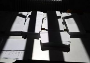 Ευρωεκλογές: Φόβοι για ρεκόρ αποχής από τις κάλπες – Πού οφείλεται, ποιους τρομάζει, ποιους ευνοεί
