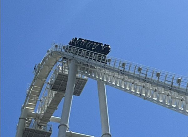Τρόμος στη Βρετανία: Βαγόνι rollercoaster κόλλησε για μια ώρα στα 72 μέτρα