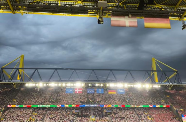 Διακοπή στο Γερμανία – Δανία λόγω κεραυνών και χαλαζόπτωσης (vids)