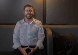 Στο δίλημμα «ΚΙΝΑΛ ή ΠΑΣΟΚ», ο Νίκος Ανδρουλάκης απάντησε «βλάσφημε…»