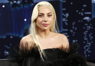 Η Lady Gaga διαψεύδει τις φήμες για εγκυμοσύνη της με ένα video στο TikTok