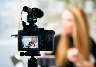 Πρόστιμο 1.800 ευρώ σε influencer – Επισκέφθηκε απαγορευμένη παραλία για να «τσιμπήσει» likes