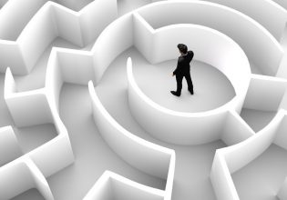 Το πρόβλημα του δημοκρατικού χώρου δεν είναι ούτε τα «τοτέμ» ούτε οι «σωτήρες»