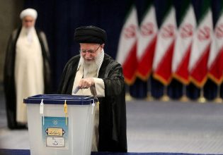 Οι πρόωρες προεδρικές εκλογές του Ιράν στη σκιά του «Μεγάλου Σατανά»