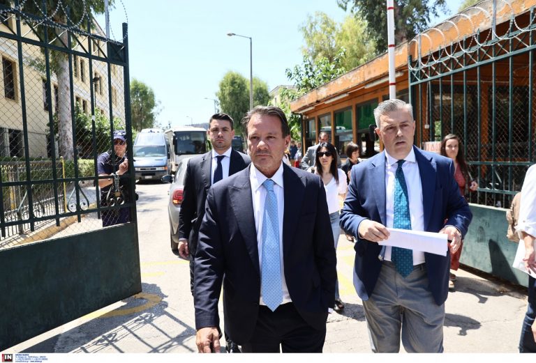 Απόστολος Λύτρας: Πληροφορίες ότι έστειλε απειλητικό μήνυμα στη σύζυγό του – Μηνύσεις κατέθεσε η 37χρονη