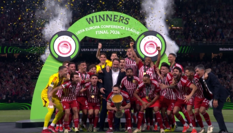 Αγγελική Νικολούλη: «Πάντα τέτοια» – Ντυμένη στα ερυθρόλευκα για τον Ολυμπιακό