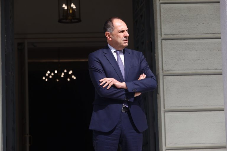 Επικοινωνία Γεραπετρίτη με τον Παλαιστίνιο πρωθυπουργό – «Συζήτησαν πρωτοβουλίες για ειρήνευση», λέει το ΥΠΕΞ