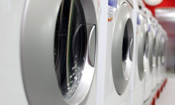 Τα κυβερνητικά «φάλτσα»: Από την αισχροκέρδεια των πολυεθνικών, στη σύνθεση των απορρυπαντικών και τούμπαλιν