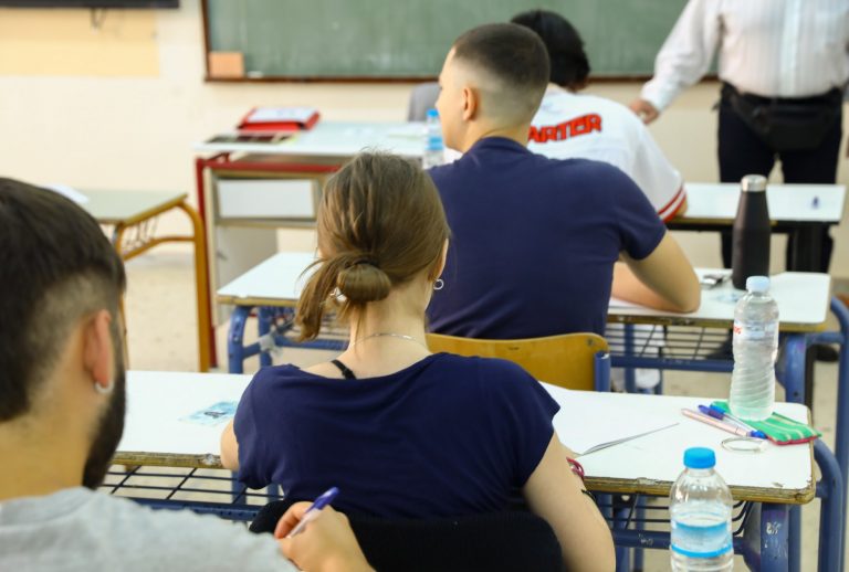 Πανελλαδικές 2024: Αυτά είναι τα σημερινά θέματα που έπεσαν στα ΕΠΑΛ και οι απαντήσεις