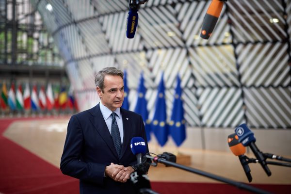 O Mητσοτάκης στο παζάρι… των ηγετών της ΕΕ