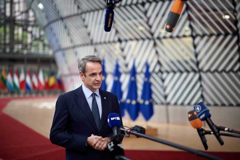 O Mητσοτάκης στο παζάρι… των ηγετών της ΕΕ